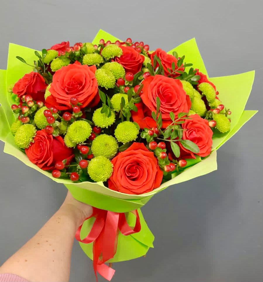 Букет цветов из: Хризантемы и Розы в Малой Вишере