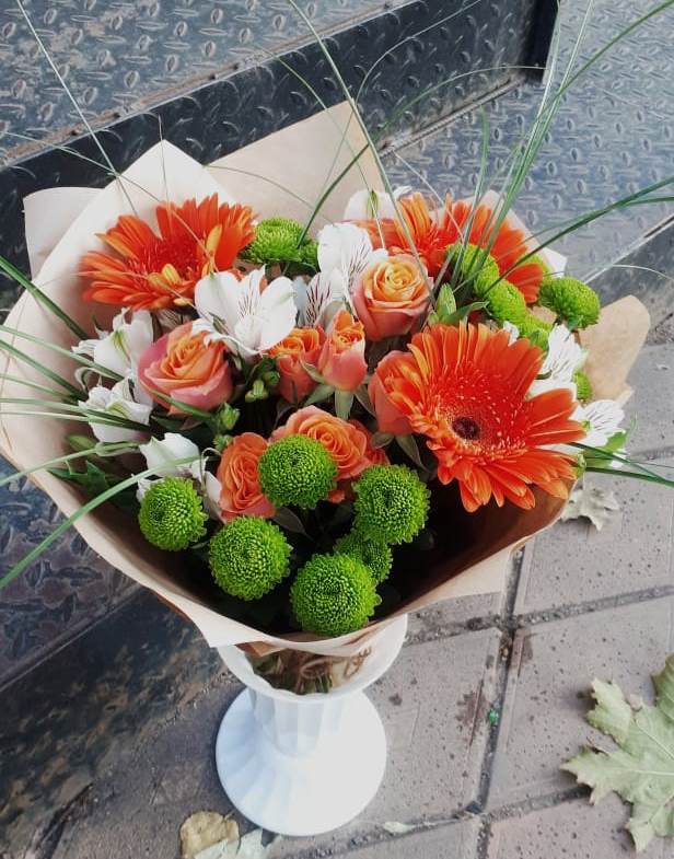 Букет цветов из: Герберы, Хризантемы, Альстромерии и Розы в Малой Вишере