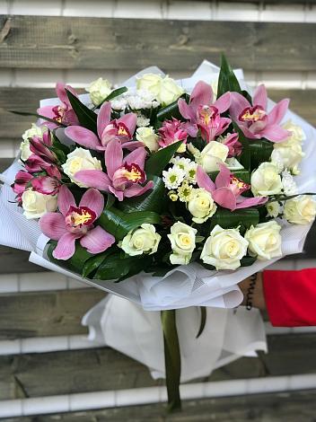 Букет цветов из: Розы и Хризантемы в Малой Вишере