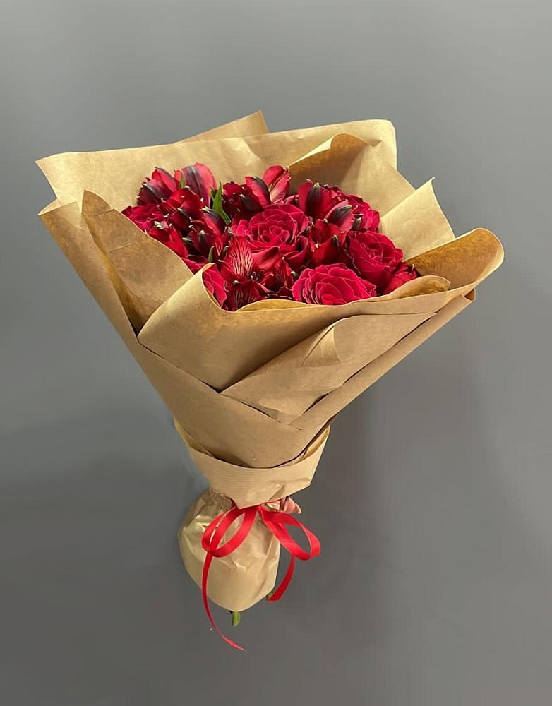 Букет цветов из: Альстромерии и Розы в Малой Вишере