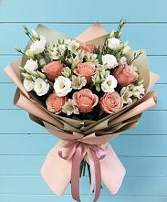 Букет цветов из:  Розы, Альстромерии и Лизиантусы в Малой Вишере