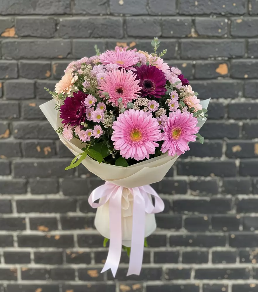 Букет цветов из: Герберы и Хризантемы в Малой Вишере