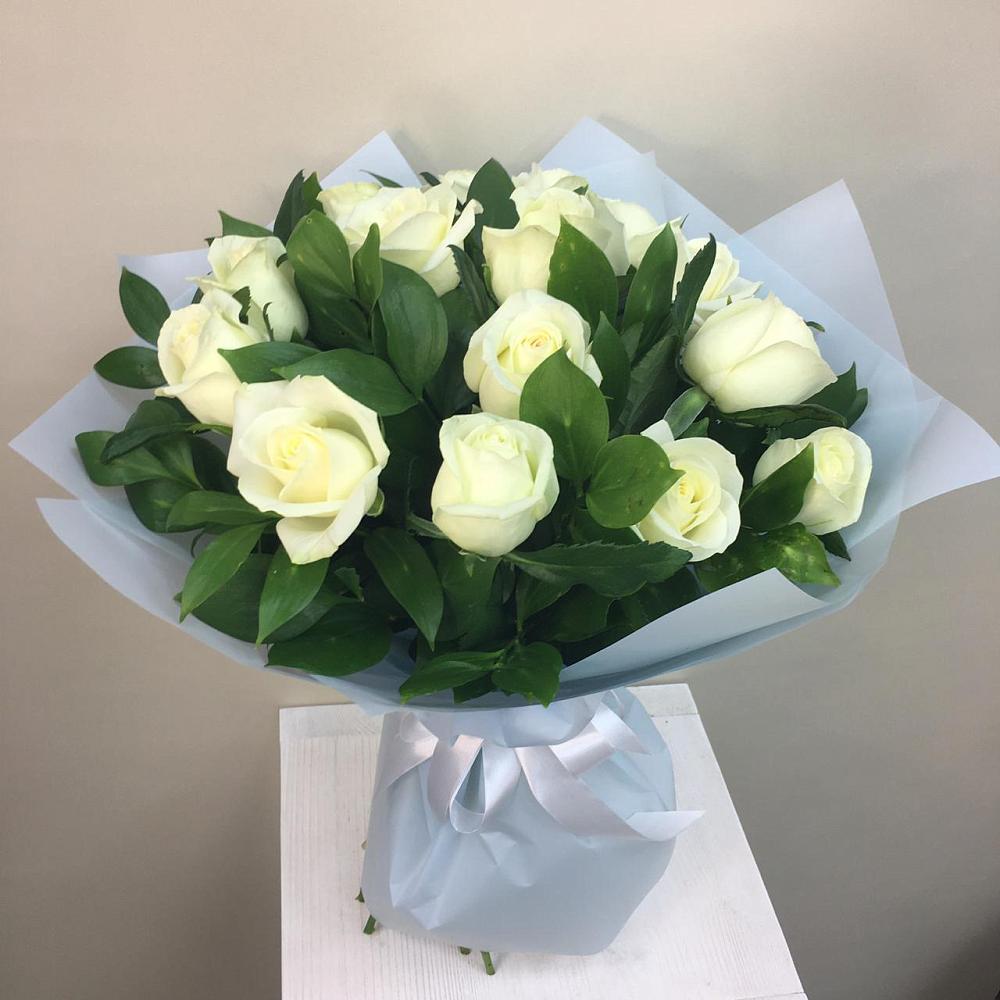 Букет 15 Белых роз Проуд в Малой Вишере