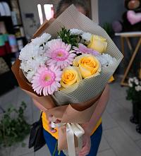 Букет цветов из:  Герберы, Розы и Хризантемы в Малой Вишере