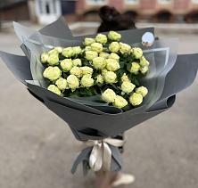 Букет Белые кустовые розы Солинеро в Малой Вишере