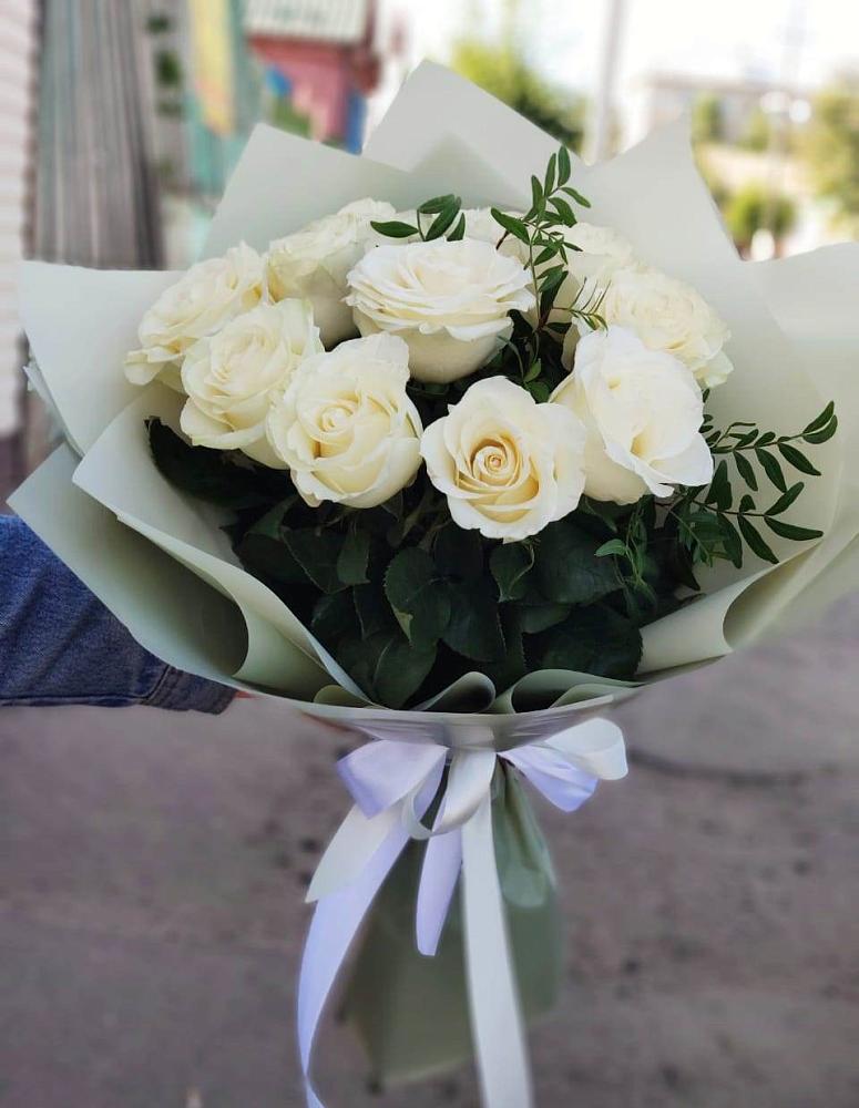 Букет Белые розы Проуд в Малой Вишере