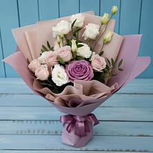Букет цветов из:  Розы и Лизиантусы в Малой Вишере