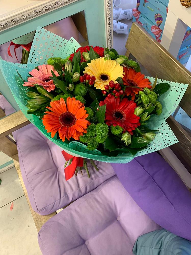 Букет цветов из: Герберы, Хризантемы и Альстромерии в Малой Вишере