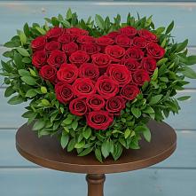 Цветочная композиция из Розы в виде сердца в Малой Вишере