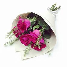 Букет цветов из:  Розы в Малой Вишере