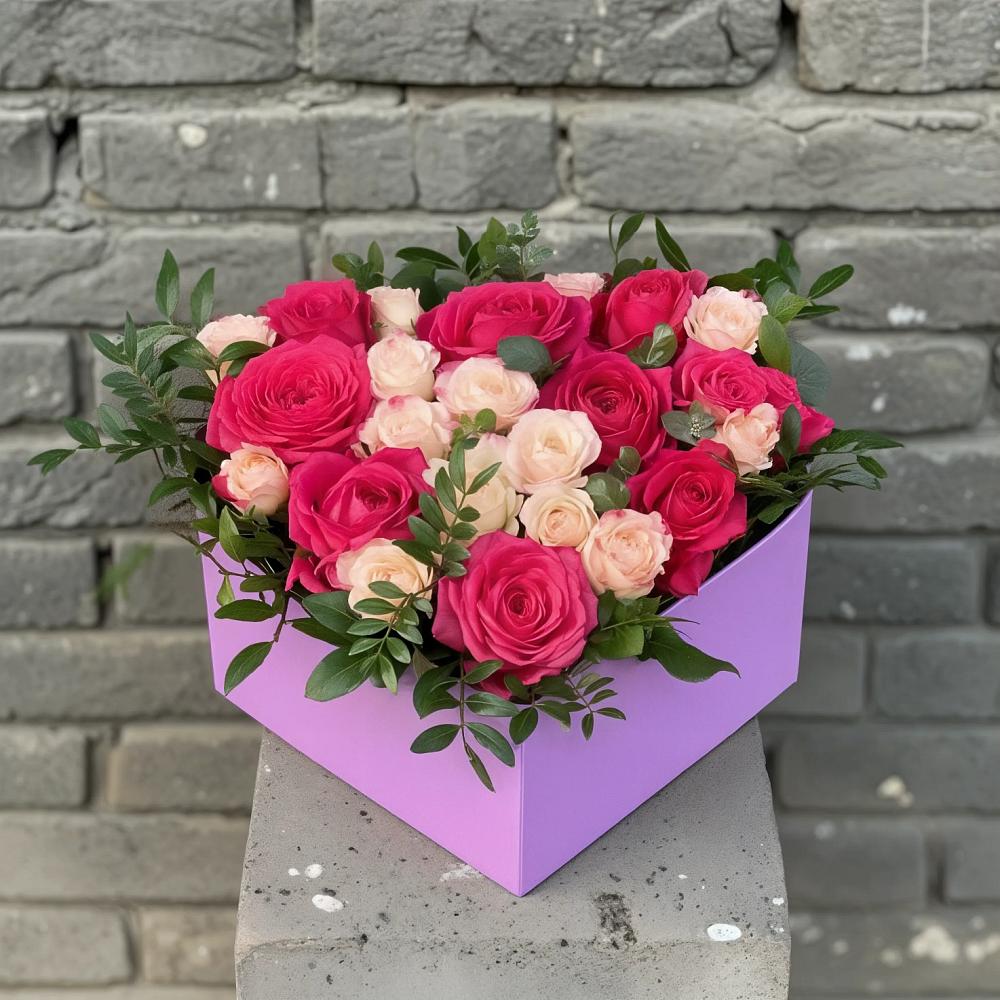 Цветочная композиция из Розы в коробке в Малой Вишере