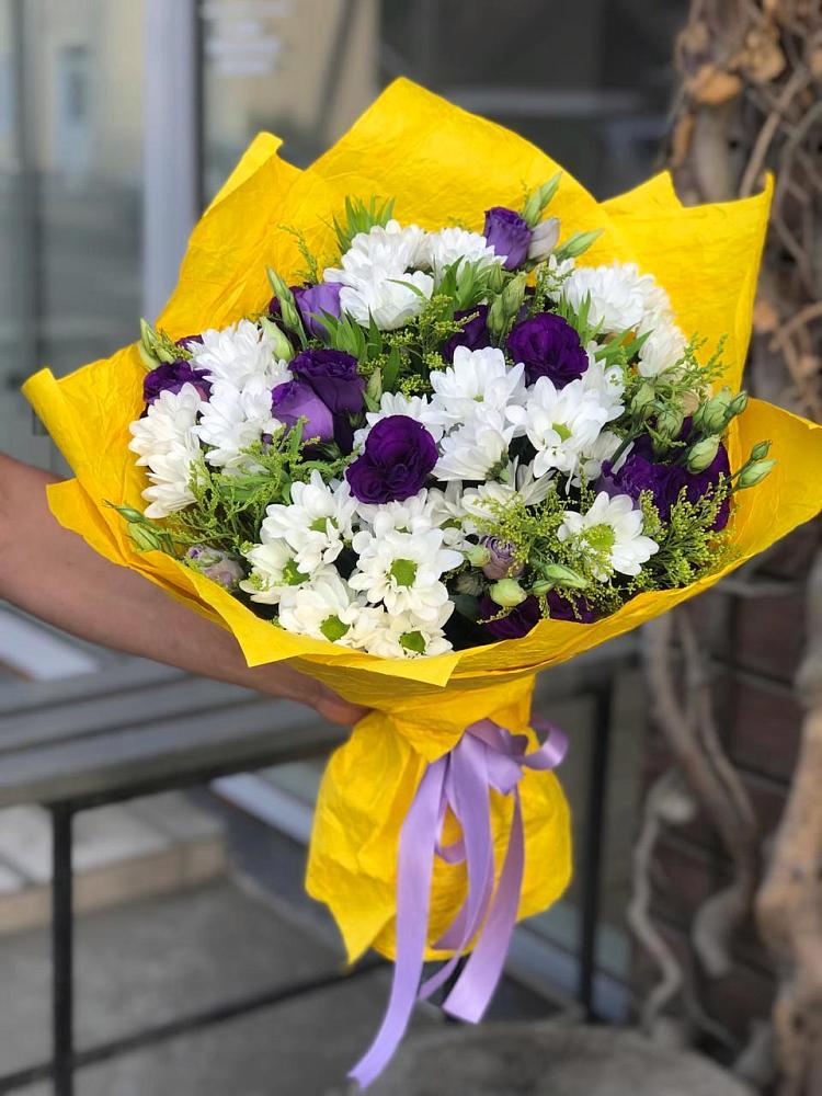 Букет цветов из: Ирисы, Хризантемы и Ромашки в Малой Вишере