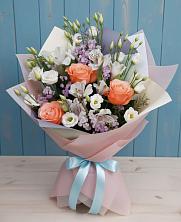 Букет цветов из:  Лизиантусы, Розы, Альстромерии и Гипсофила в Малой Вишере