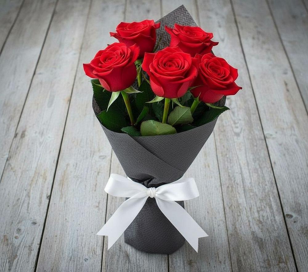 Букет 5 Красных роз Эдлесс Лав в Малой Вишере