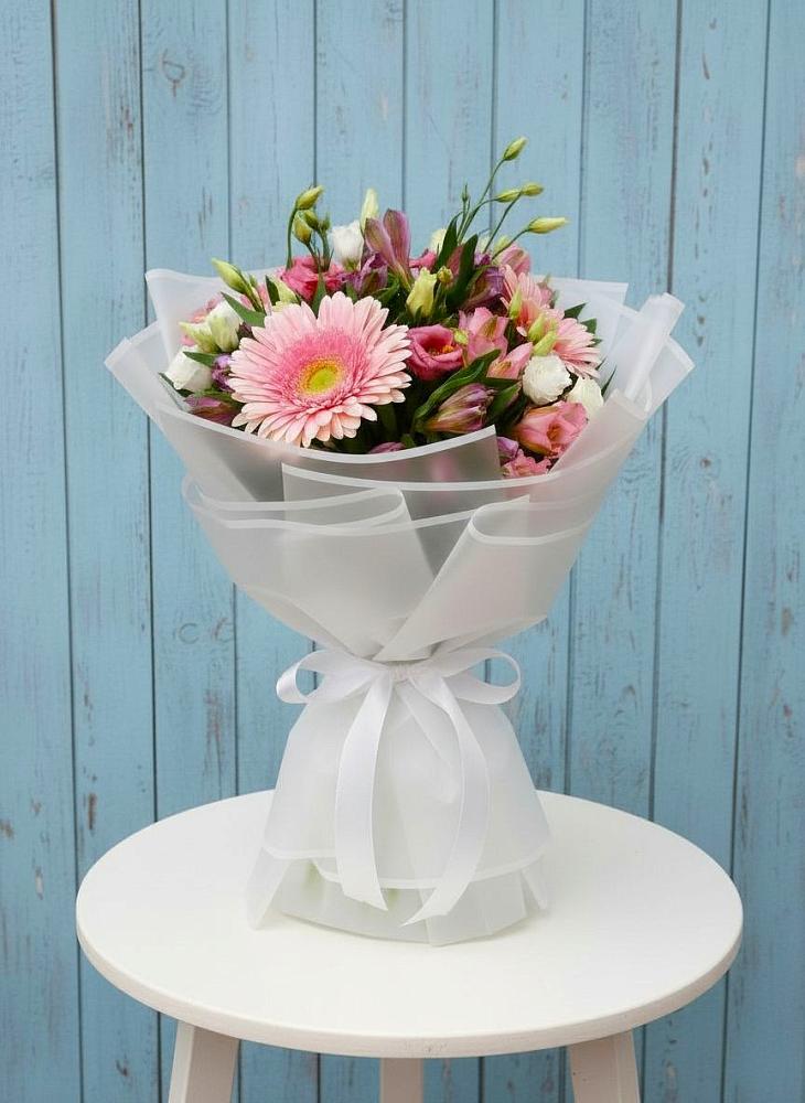 Букет цветов из: Герберы, Альстромерии и Лизиантусы в Малой Вишере