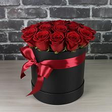 Цветочная композиция из Розы в шляпной коробке в Малой Вишере