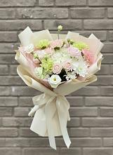 Букет цветов из:  Гвоздики, Розы, Лизиантусы и Хризантемы #REPLACE_PRED# Малой Вишере