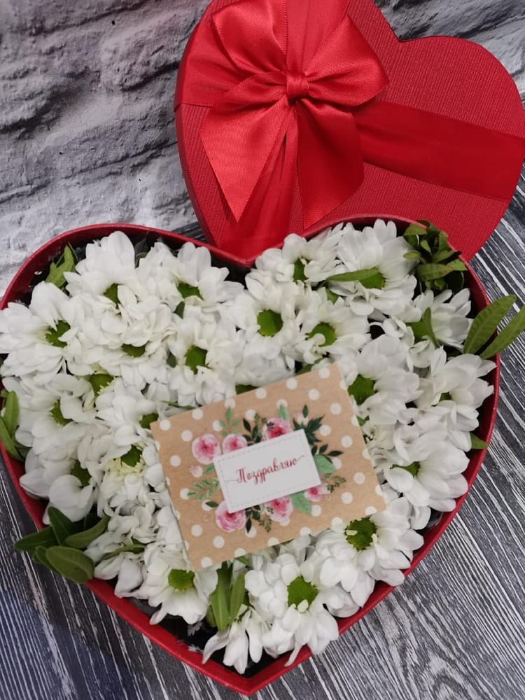 Цветочная композиция из Хризантемы в виде сердца в Малой Вишере