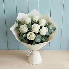 Букет Белые розы в Эвкалипте в Малой Вишере