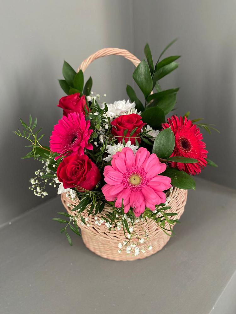 Цветочная композиция из Розы, Хризантемы и Герберы в корзине в Малой Вишере