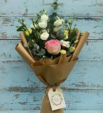 Букет цветов из:  Розы и Лизиантусы в Малой Вишере