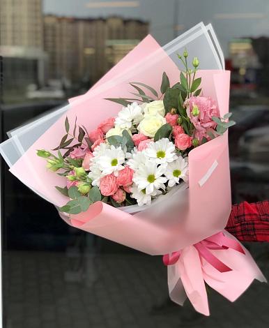 Букет цветов из: Розы, Лизиантусы и Хризантемы в Малой Вишере