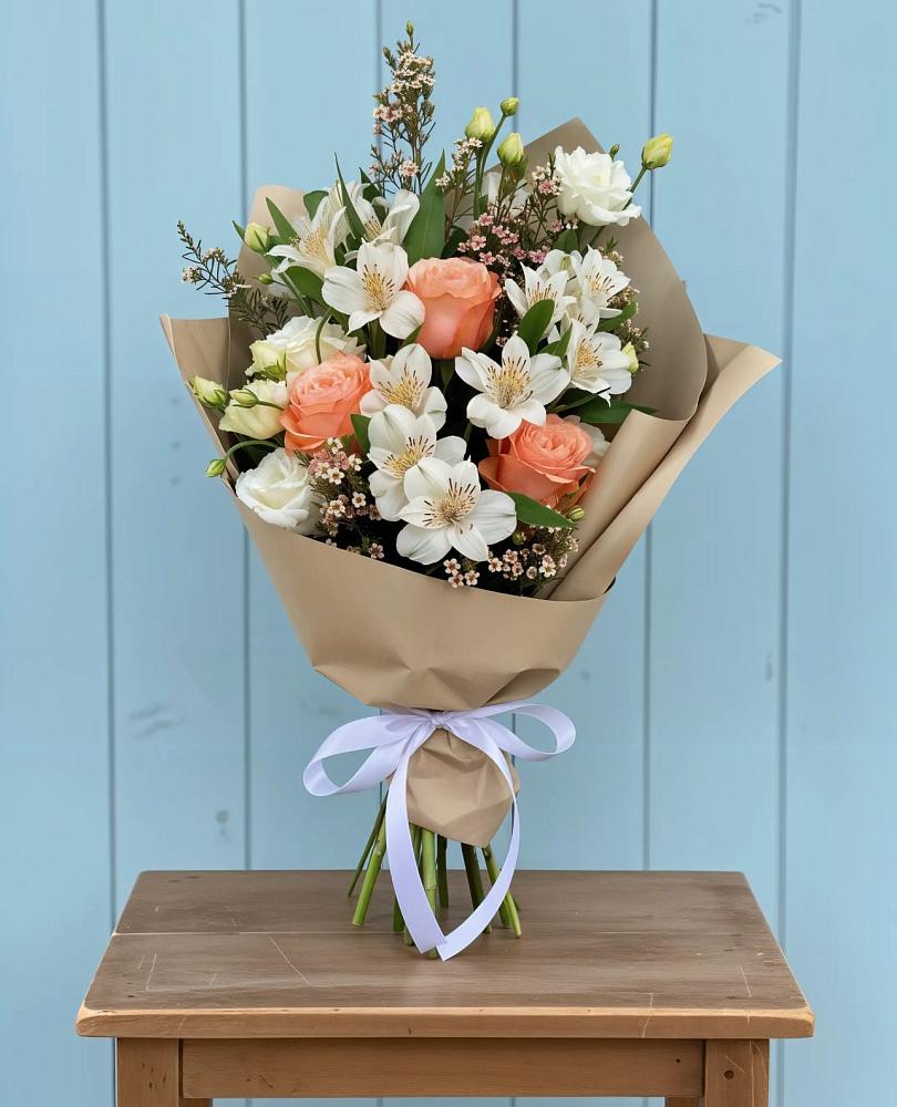 Букет цветов из: Альстромерии, Лизиантусы, Розы и Хризантемы в Малой Вишере